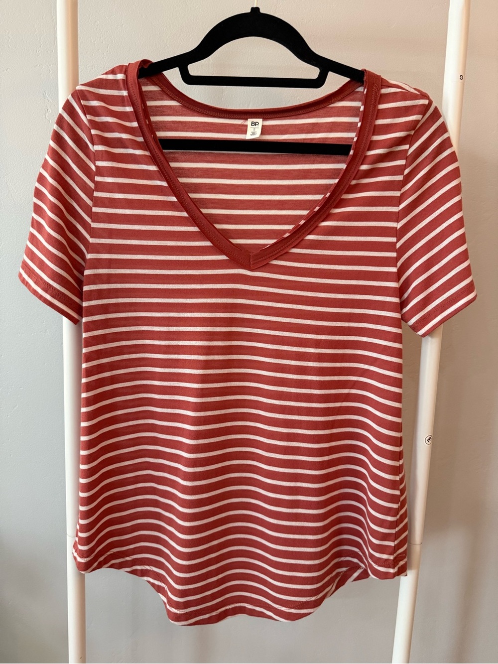 bp Red and White Striped V-Neck Short Sleeve Tee - Size Small